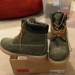 Men's Levi Harrison waterproof boots, size 9m,  Olive Green